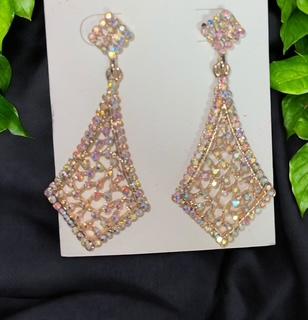 Iridescent Diamond-Shaped Earrings – Sparkling Geometric Glam